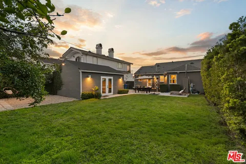 a view of a house with backyard and porch