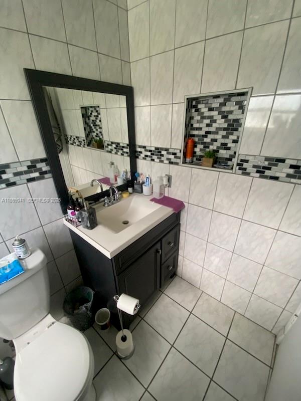 25931 Southwest 130th Avenue Homestead, FL 33032 - Photo 35 of 44 a room with water heater and a sink