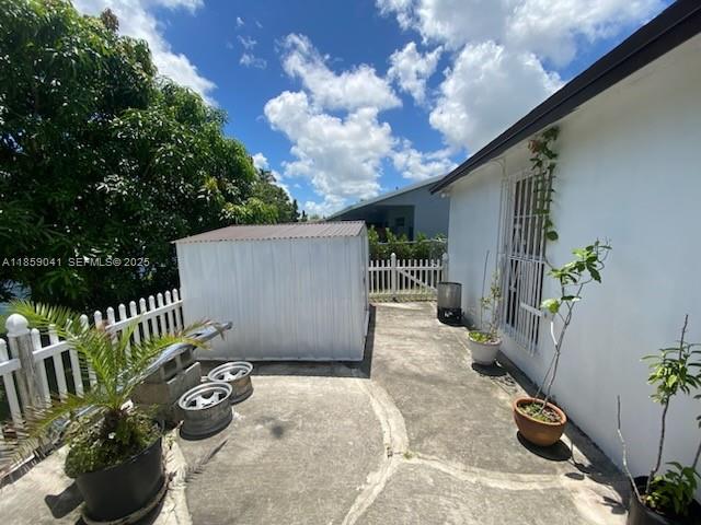 25931 Southwest 130th Avenue Homestead, FL 33032 - Photo 5 of 44 a backyard of a house with lots of green space