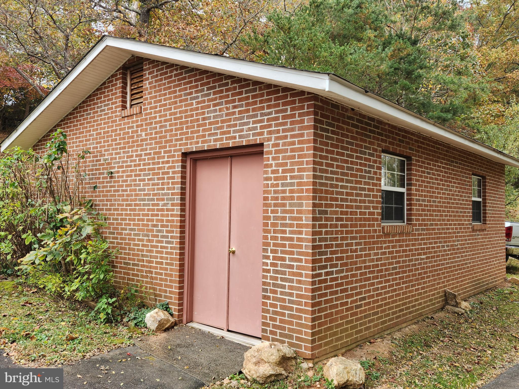 372 Tiger Valley Road Washington, VA 22747 - Photo 12 of 64 Gallery Image 12