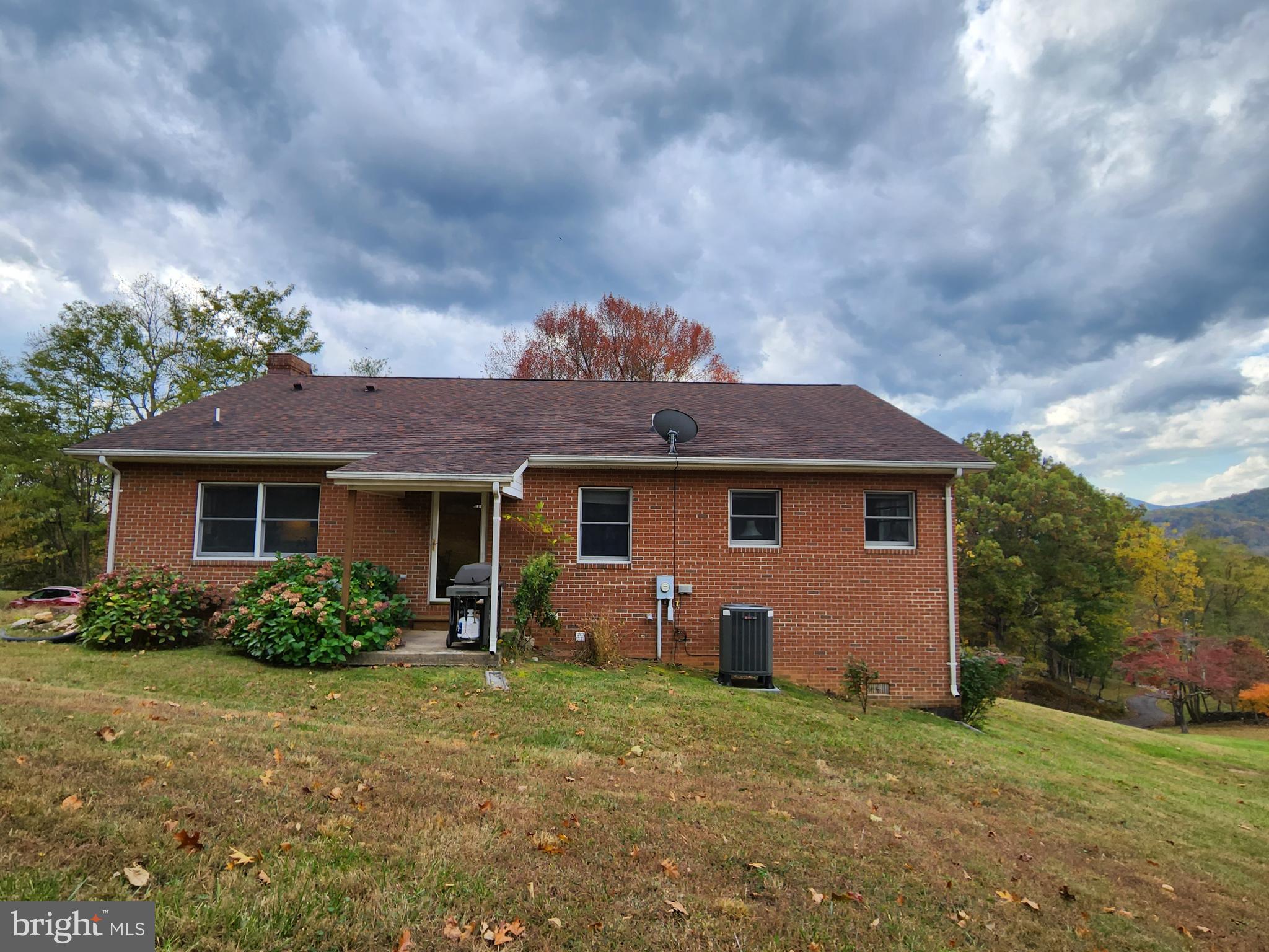 372 Tiger Valley Road Washington, VA 22747 - Photo 6 of 64 Gallery Image 6