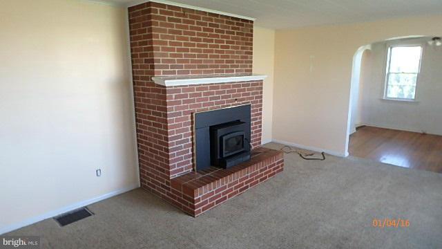 15905 Broadfording Road Clear Spring, MD 21722 - Photo 3 of 10 Living Room
