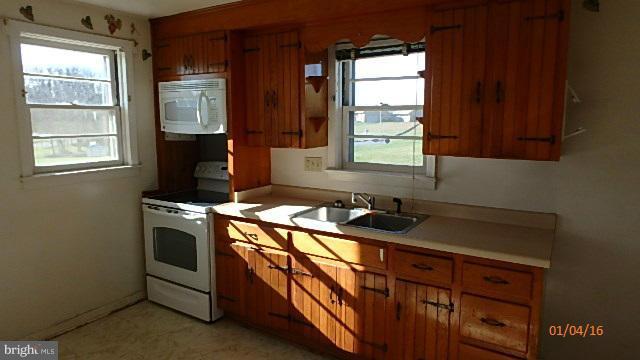 15905 Broadfording Road Clear Spring, MD 21722 - Photo 4 of 10 Kitchen