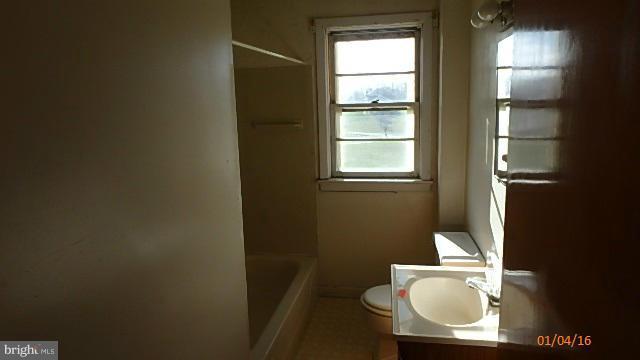 15905 Broadfording Road Clear Spring, MD 21722 - Photo 5 of 10 Bath