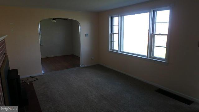 15905 Broadfording Road Clear Spring, MD 21722 - Photo 6 of 10 Living Room
