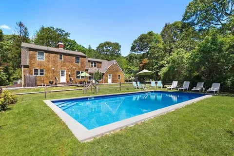 19 Petticoat Lane, Shelter Island Heights, NY 11964