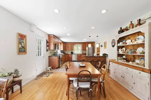 19 Petticoat Lane, Shelter Island Heights, NY 11964