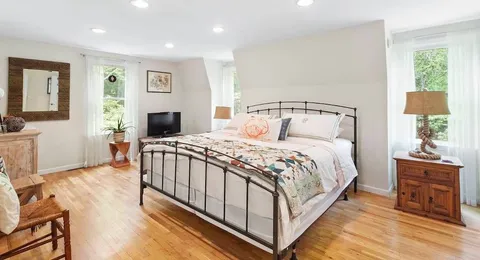 19 Petticoat Lane, Shelter Island Heights, NY 11964