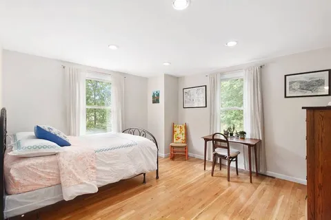 19 Petticoat Lane, Shelter Island Heights, NY 11964