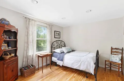 19 Petticoat Lane, Shelter Island Heights, NY 11964