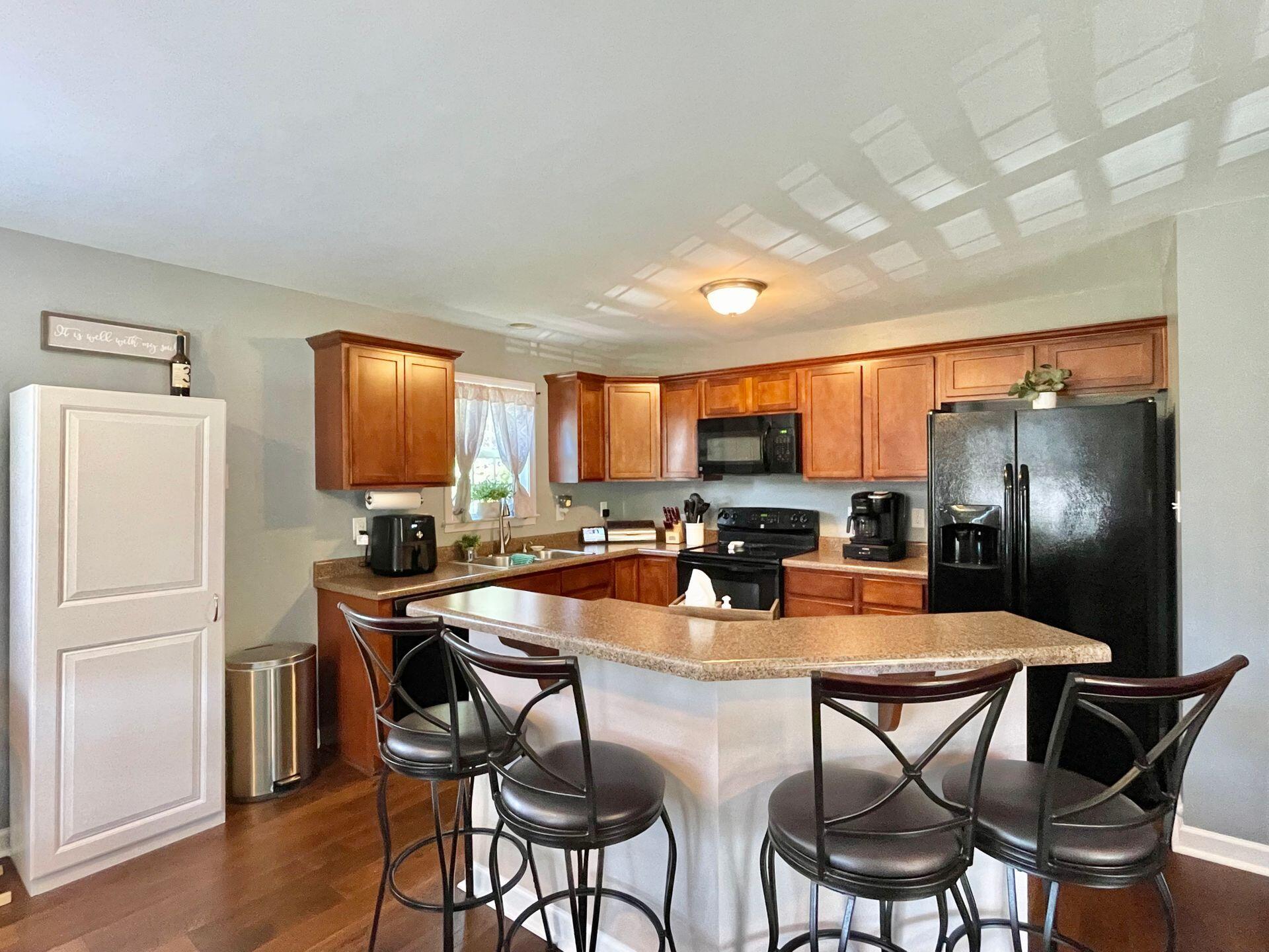 51 Fields Avenue Blue Ridge, VA 24064 - Photo 17 of 69 Breakfast Bar