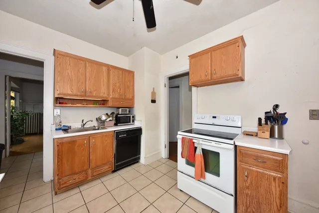 $489,000 | 2928 North Farwell Avenue, Unit 2930, Milwaukee, WI 53211