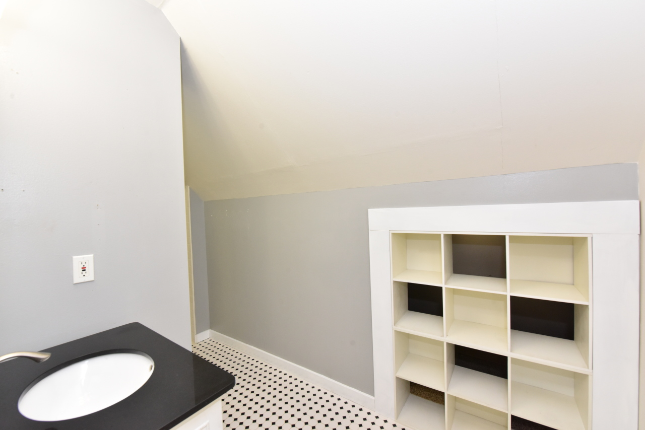 2928 North Farwell Avenue, Unit 2930 Milwaukee, WI 53211 - Photo 31 of 43 Photo 48