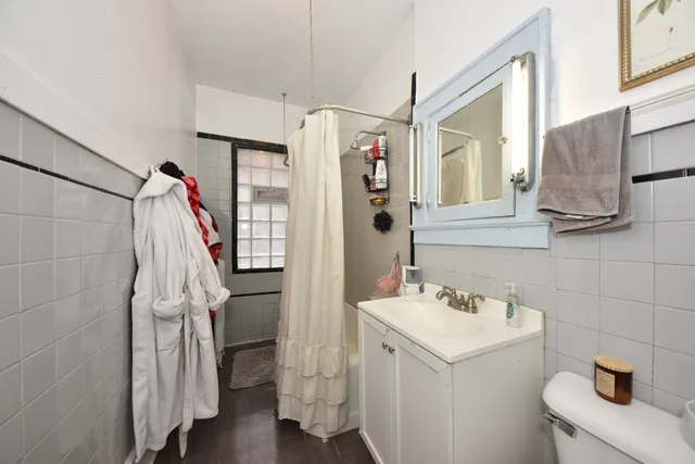 $489,000 | 2928 North Farwell Avenue, Unit 2930, Milwaukee, WI 53211