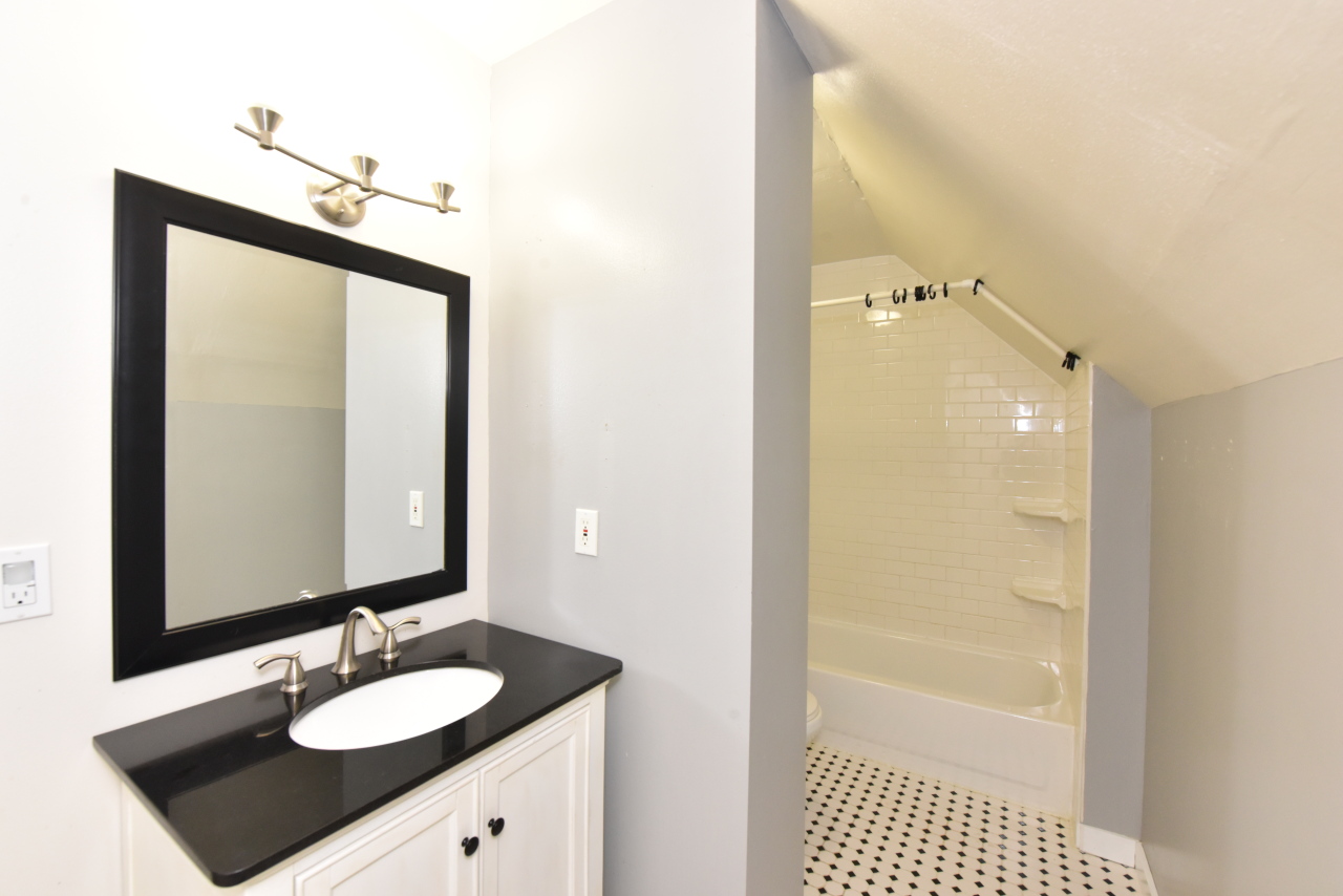 2928 North Farwell Avenue, Unit 2930 Milwaukee, WI 53211 - Photo 32 of 43 Photo 49