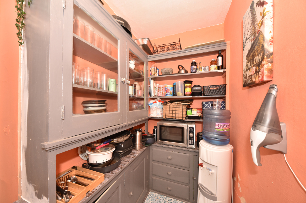 2928 North Farwell Avenue, Unit 2930 Milwaukee, WI 53211 - Photo 4 of 43 Photo 9