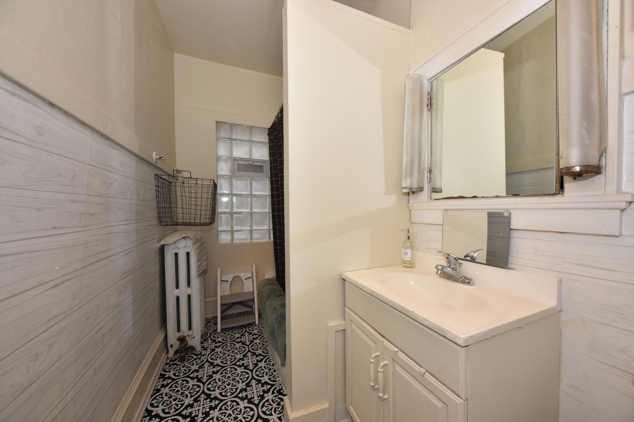 2928 North Farwell Avenue, Unit 2930 Milwaukee, WI 53211 - Photo 5 of 43 Photo 8