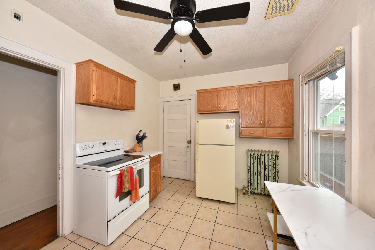 2928 North Farwell Avenue, Unit 2930 Milwaukee, WI 53211 - Photo 8 of 43 Photo 20