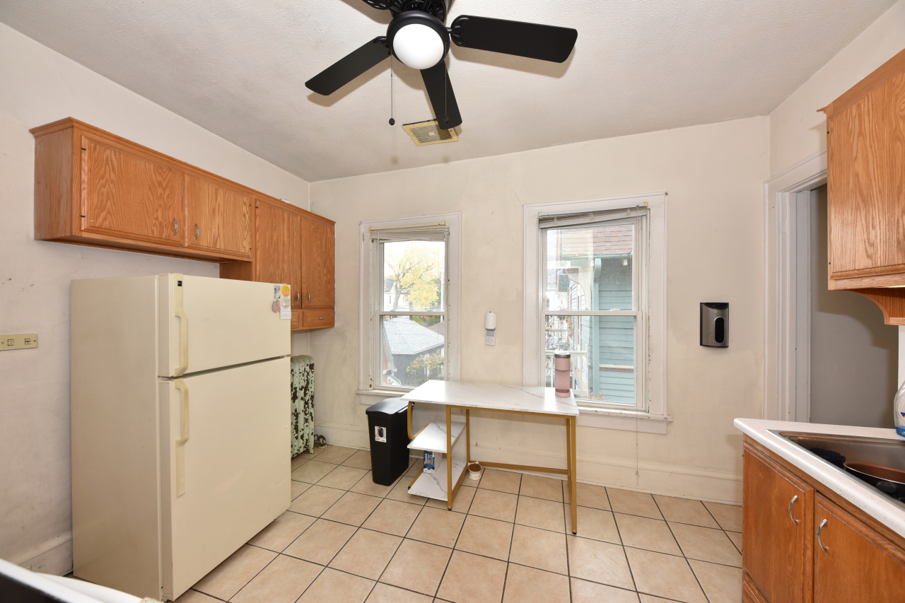 2928 North Farwell Avenue, Unit 2930 Milwaukee, WI 53211 - Photo 10 of 43 Photo 22