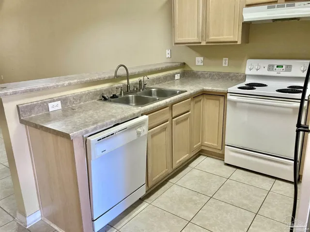 $1,425 | 2470 Trailwood Drive, Cantonment, FL 32533