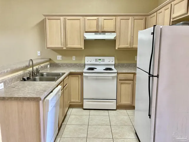 $1,425 | 2470 Trailwood Drive, Cantonment, FL 32533