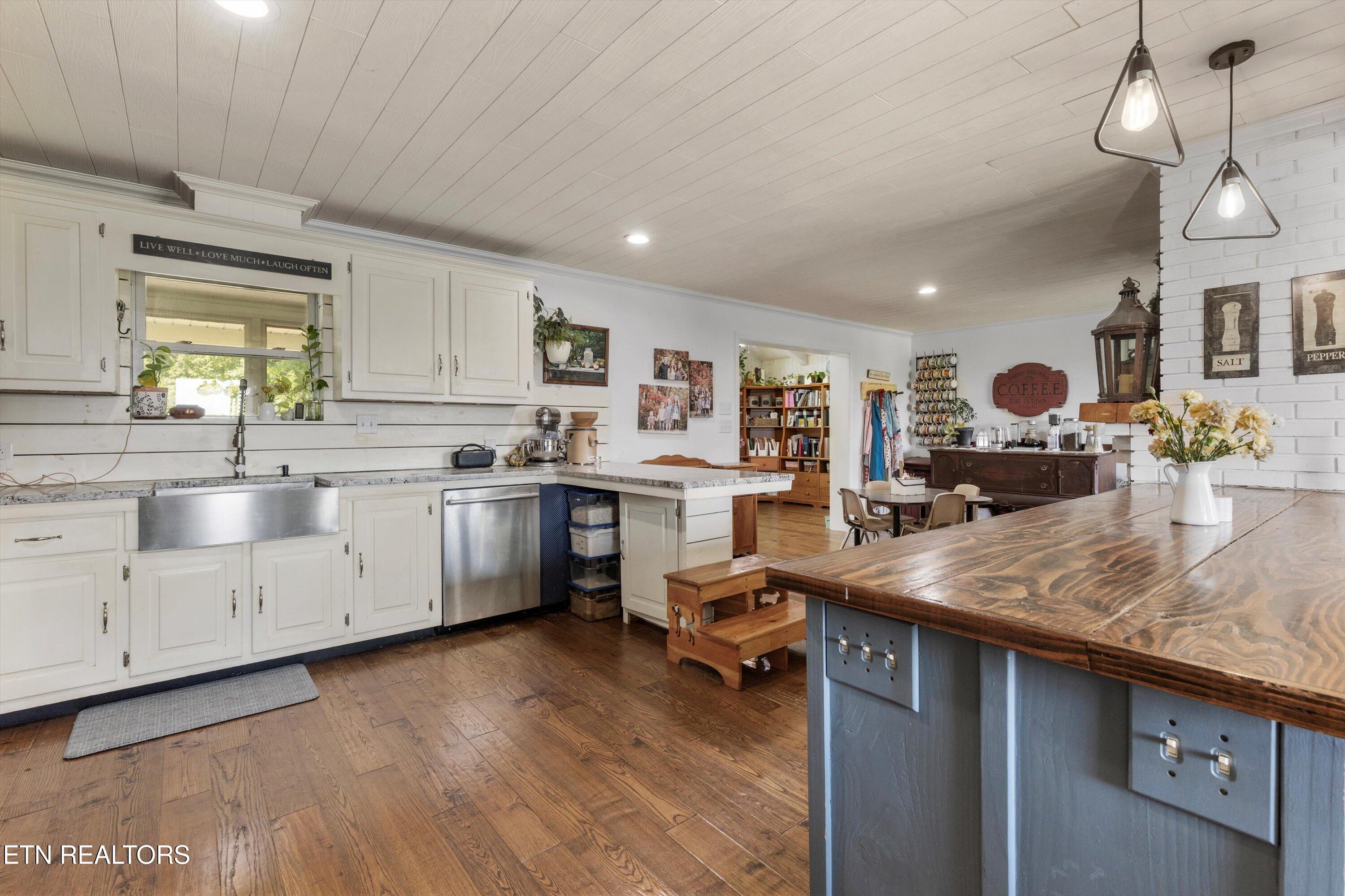 2412 Grey Ridge Road Maryville, TN 37801 - Photo 16 of 48 Kitchen