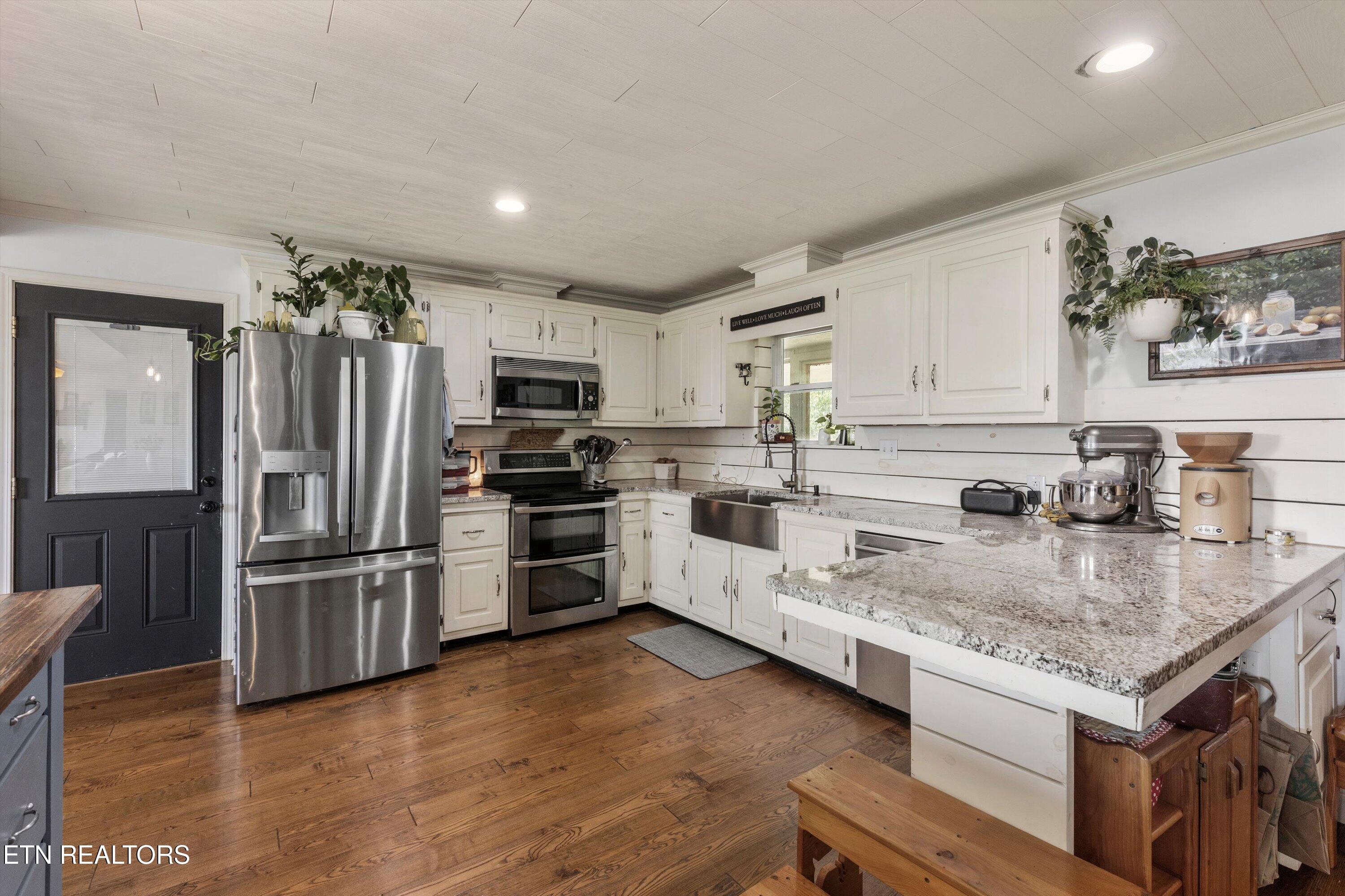 2412 Grey Ridge Road Maryville, TN 37801 - Photo 17 of 48 Kitchen