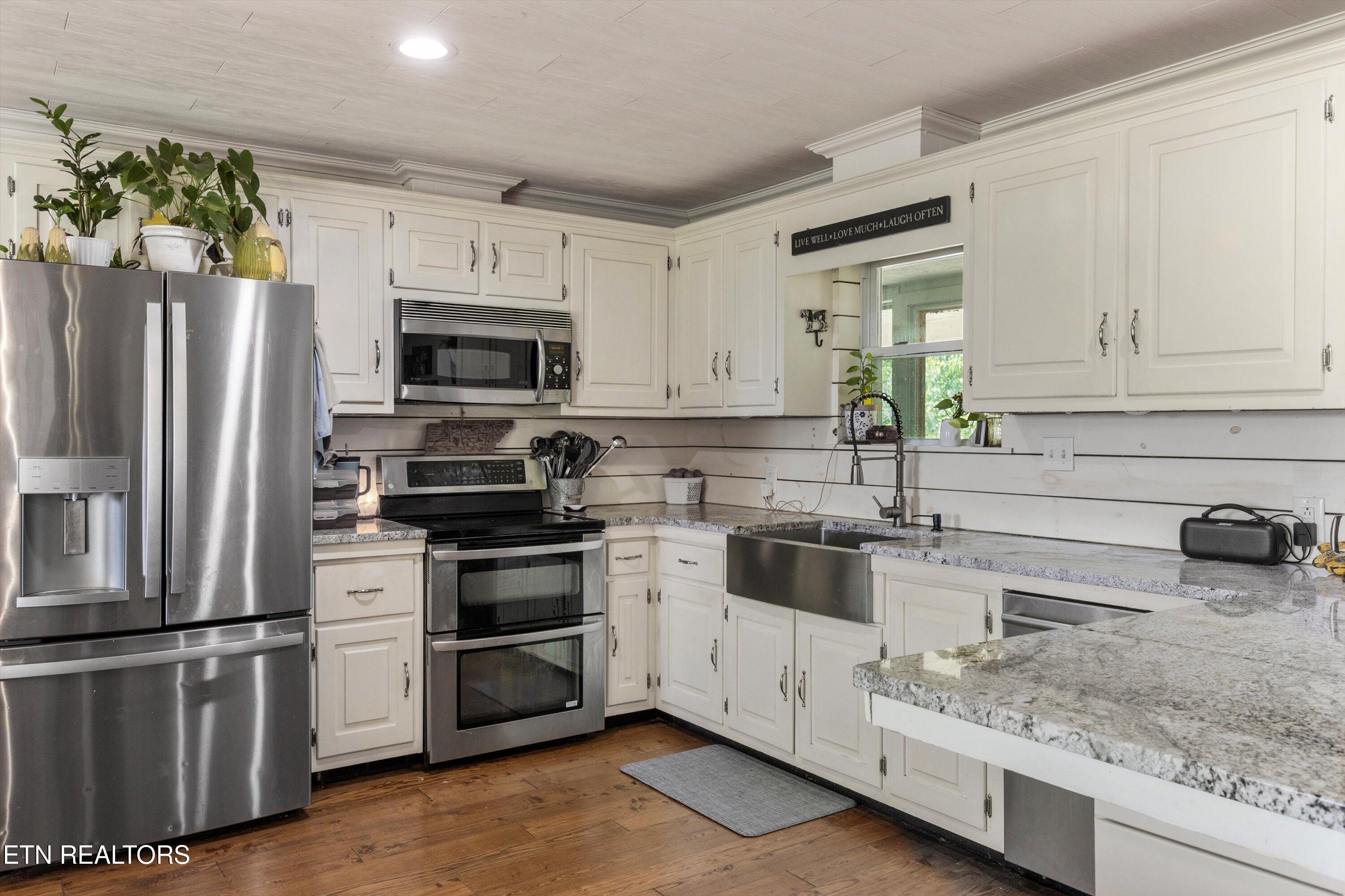 2412 Grey Ridge Road Maryville, TN 37801 - Photo 18 of 48 Kitchen