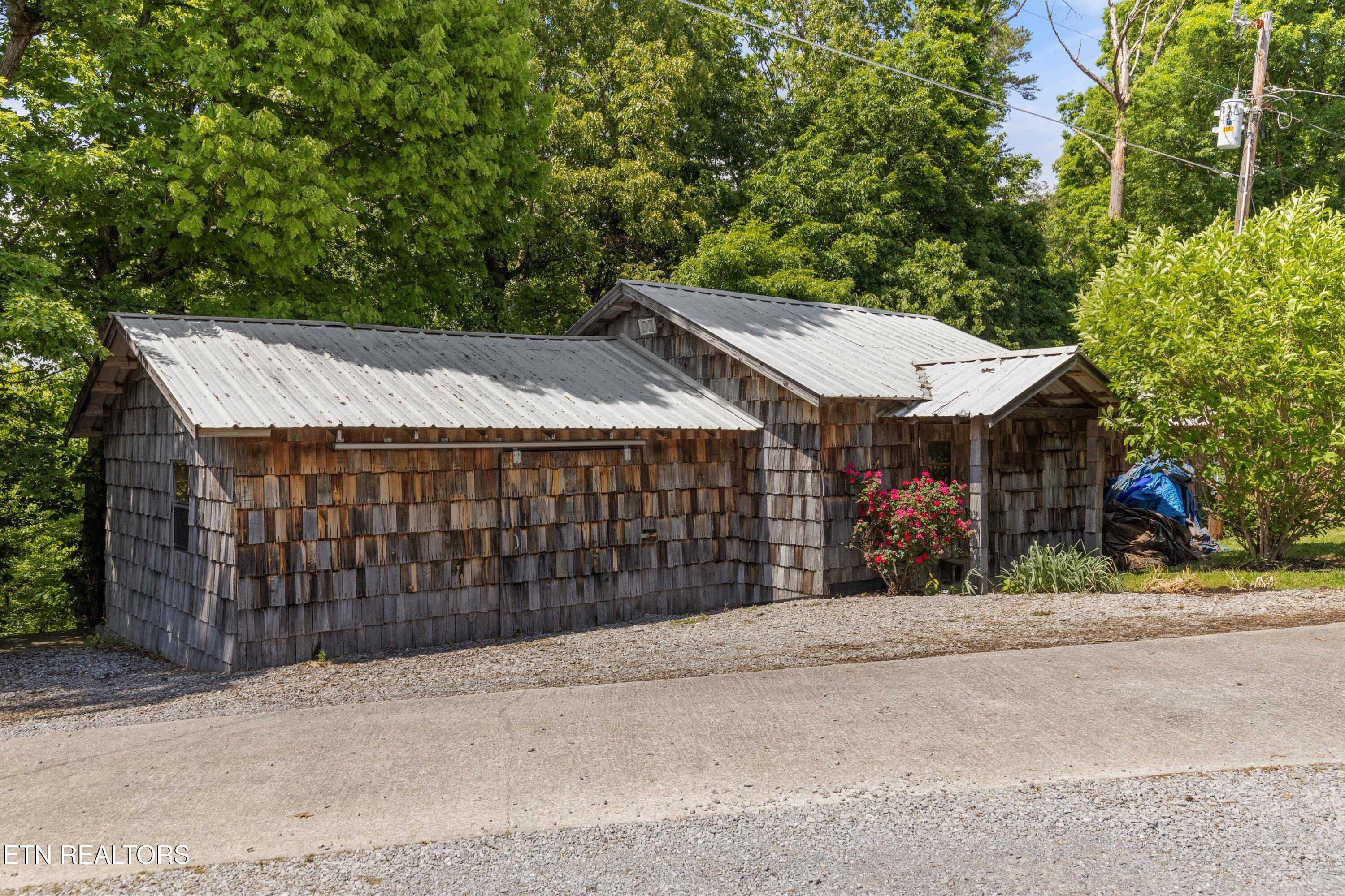 2412 Grey Ridge Road Maryville, TN 37801 - Photo 44 of 48 Workshop