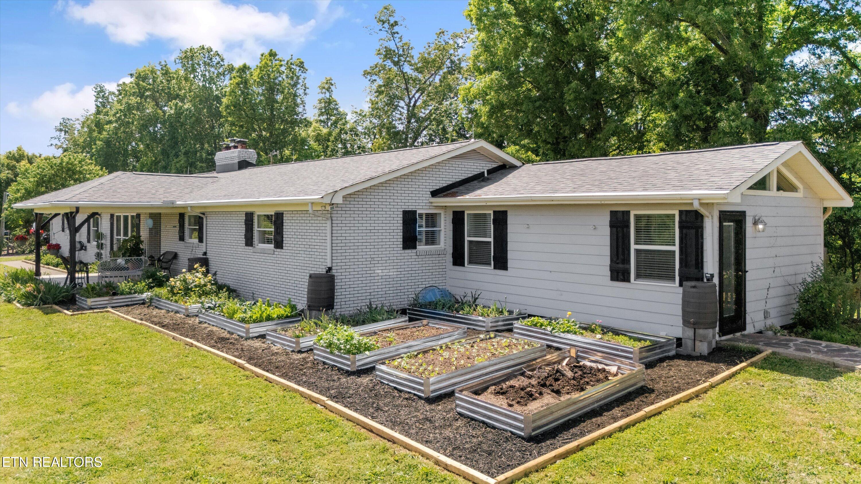 2412 Grey Ridge Road Maryville, TN 37801 - Photo 8 of 48 Lovely Gardens