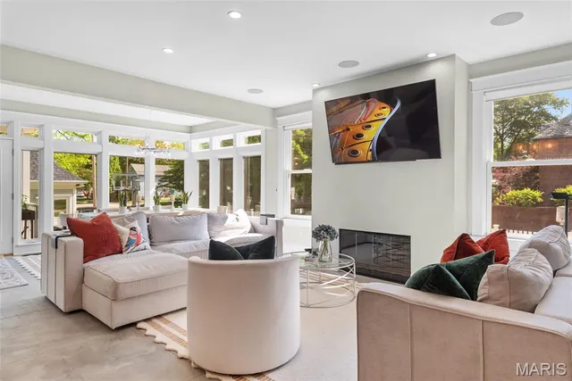 $890,000 | 801 St Louis Street, Edwardsville, IL 62025