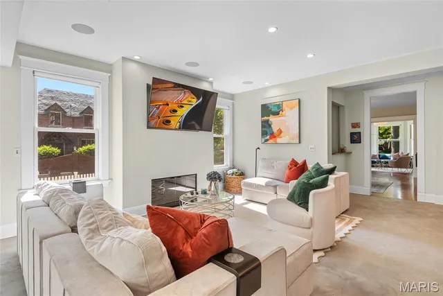 $890,000 | 801 St Louis Street, Edwardsville, IL 62025