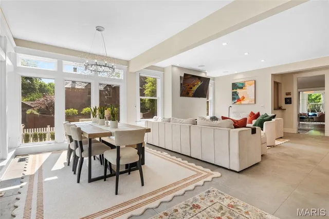 $890,000 | 801 St Louis Street, Edwardsville, IL 62025