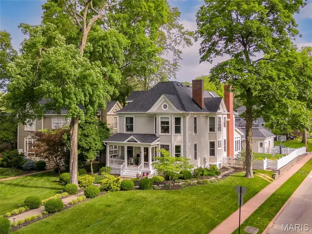 $890,000 | 801 St Louis Street, Edwardsville, IL 62025