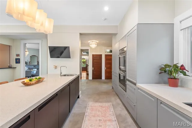 $890,000 | 801 St Louis Street, Edwardsville, IL 62025