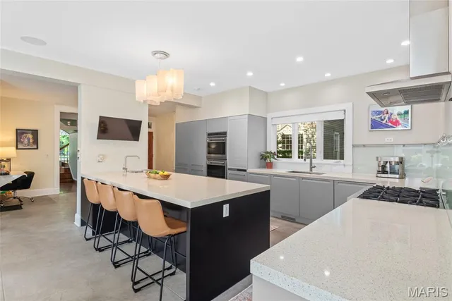 $890,000 | 801 St Louis Street, Edwardsville, IL 62025