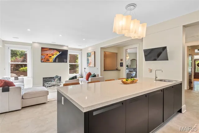 $890,000 | 801 St Louis Street, Edwardsville, IL 62025