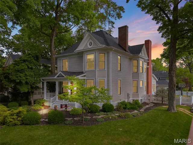 $890,000 | 801 St Louis Street, Edwardsville, IL 62025