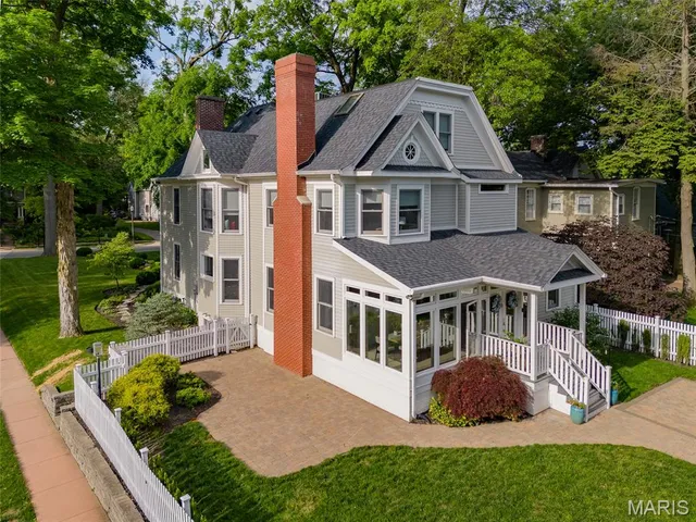 $890,000 | 801 St Louis Street, Edwardsville, IL 62025