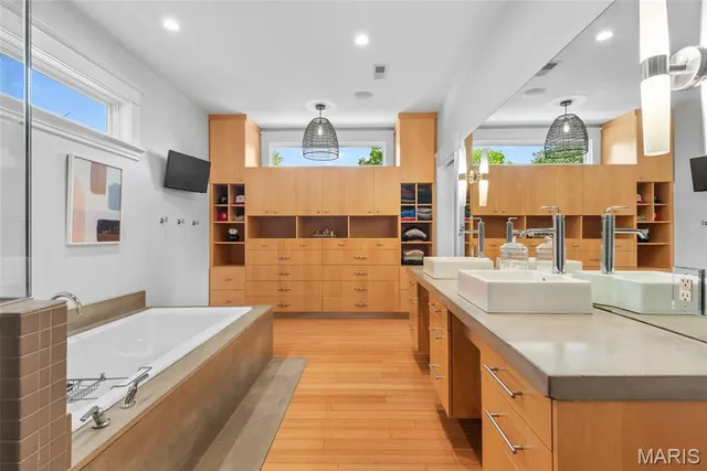 $890,000 | 801 St Louis Street, Edwardsville, IL 62025