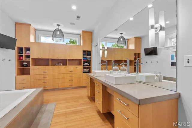 $890,000 | 801 St Louis Street, Edwardsville, IL 62025