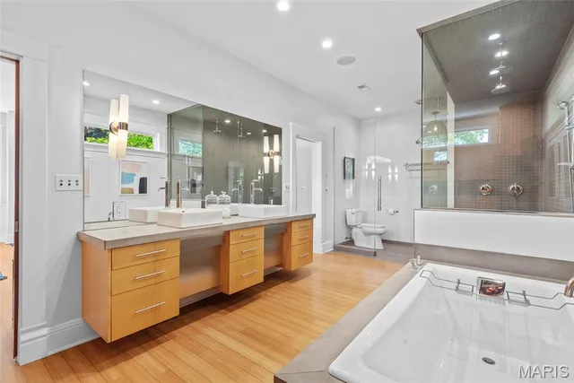 $890,000 | 801 St Louis Street, Edwardsville, IL 62025