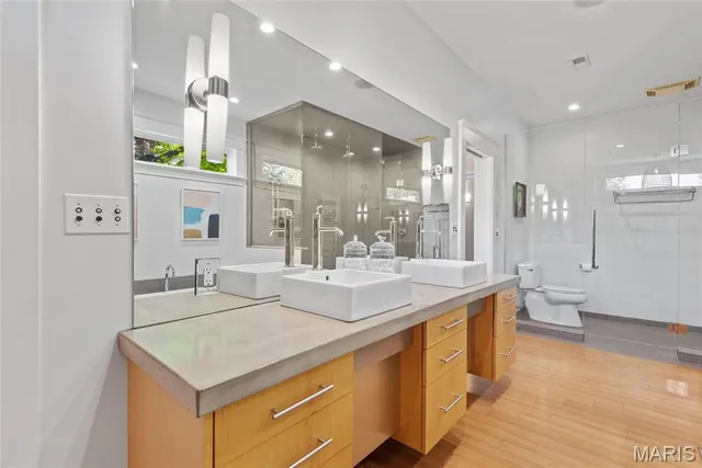 $890,000 | 801 St Louis Street, Edwardsville, IL 62025