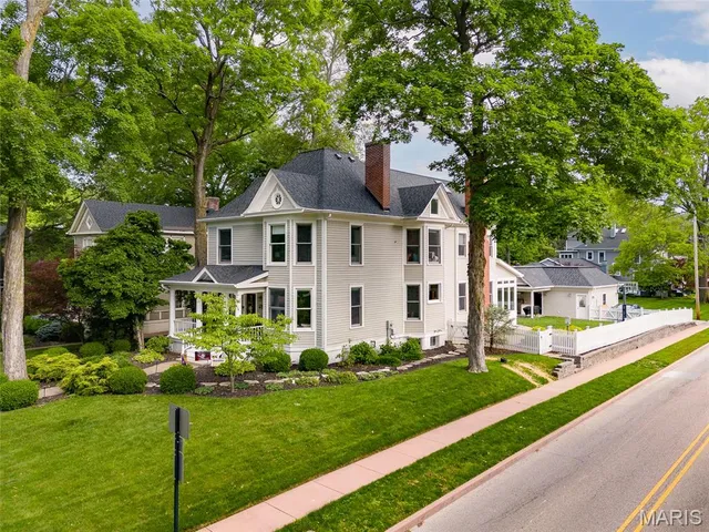 $890,000 | 801 St Louis Street, Edwardsville, IL 62025