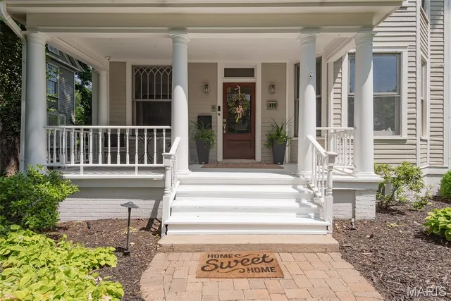 $890,000 | 801 St Louis Street, Edwardsville, IL 62025
