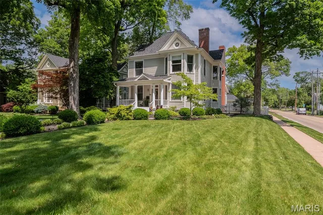 $890,000 | 801 St Louis Street, Edwardsville, IL 62025