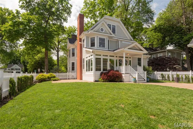 $890,000 | 801 St Louis Street, Edwardsville, IL 62025