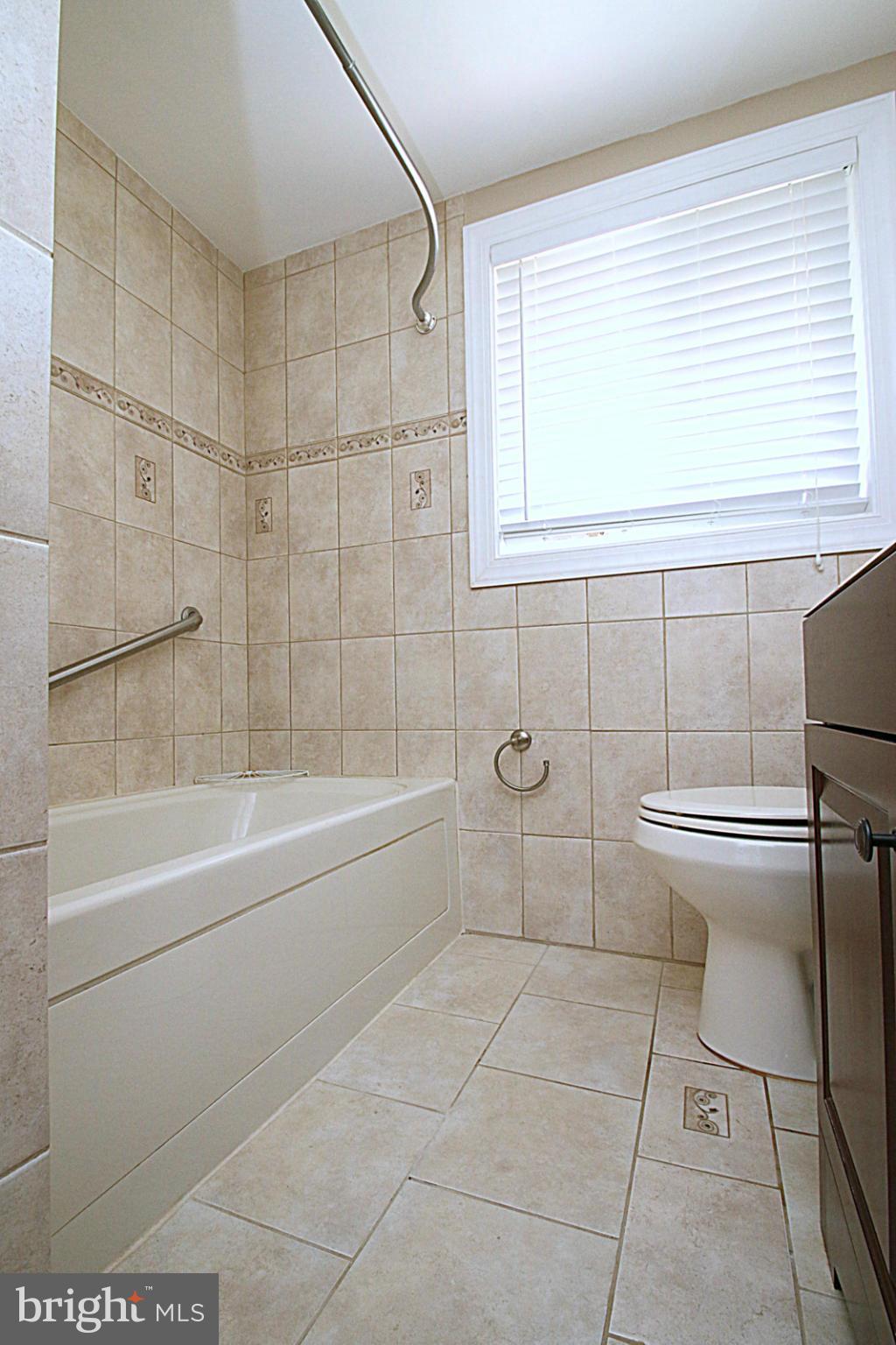 7877 Kavanagh Road Baltimore, MD 21222 - Photo 11 of 30 Bath