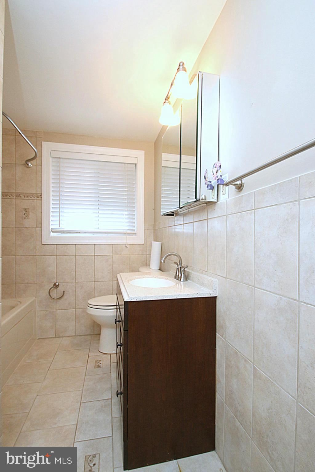 7877 Kavanagh Road Baltimore, MD 21222 - Photo 13 of 30 Bath