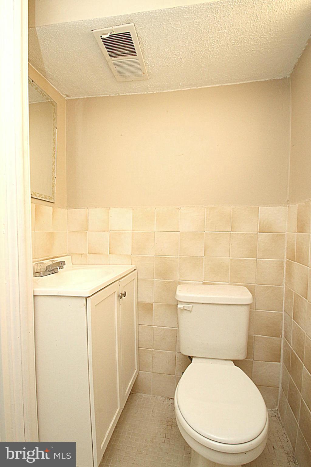 7877 Kavanagh Road Baltimore, MD 21222 - Photo 23 of 30 Bath